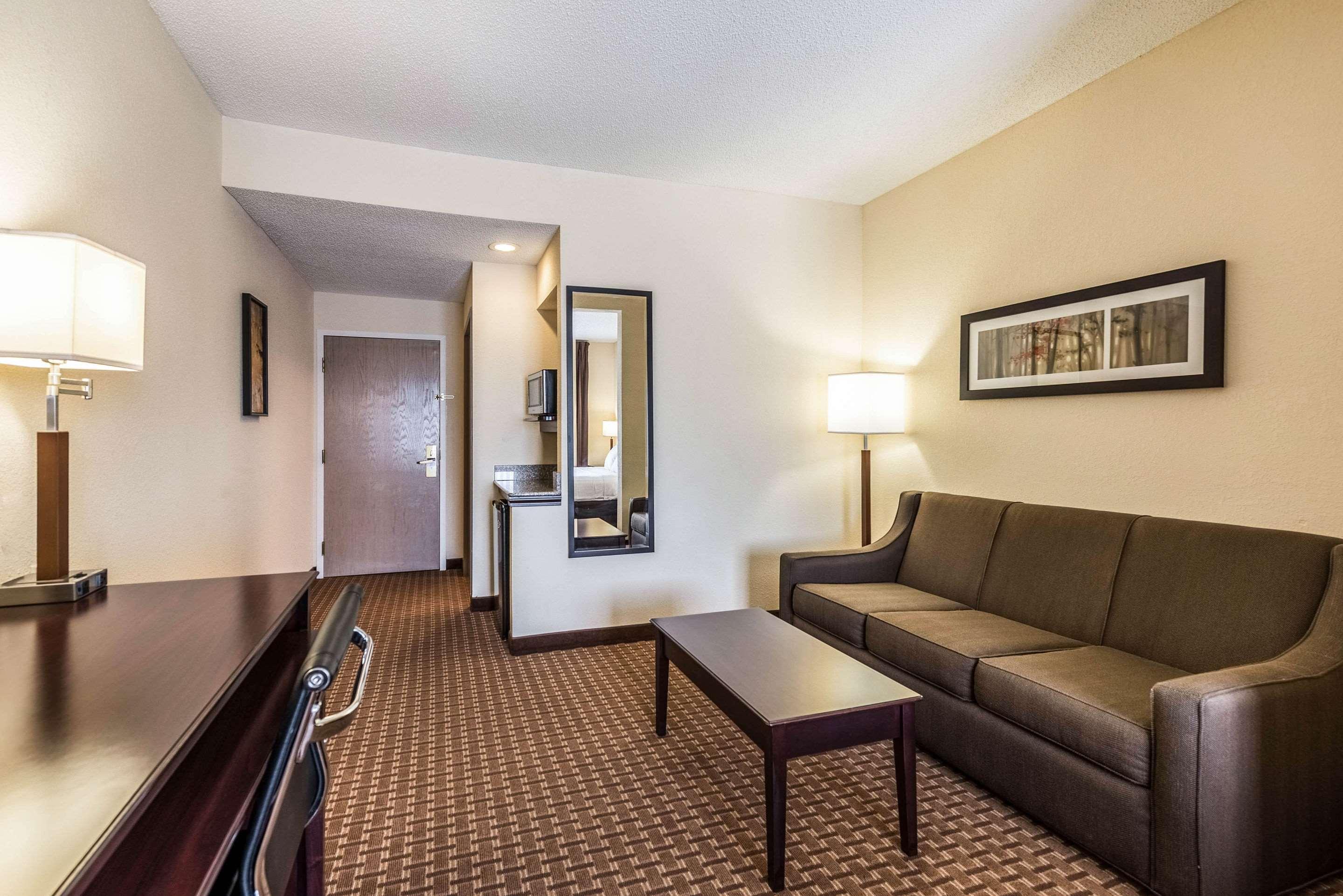 Comfort Suites Marion Buitenkant foto