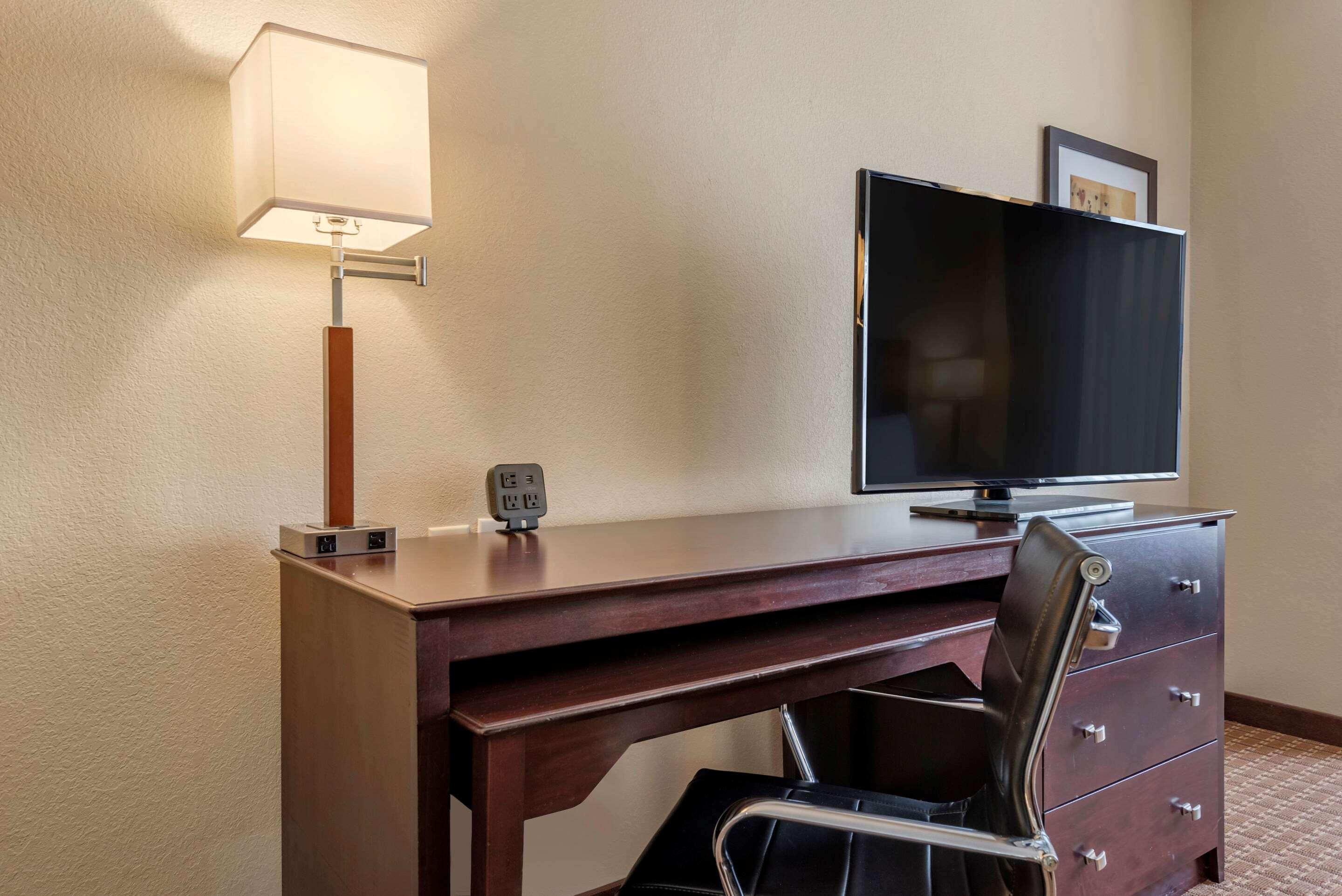 Comfort Suites Marion Buitenkant foto