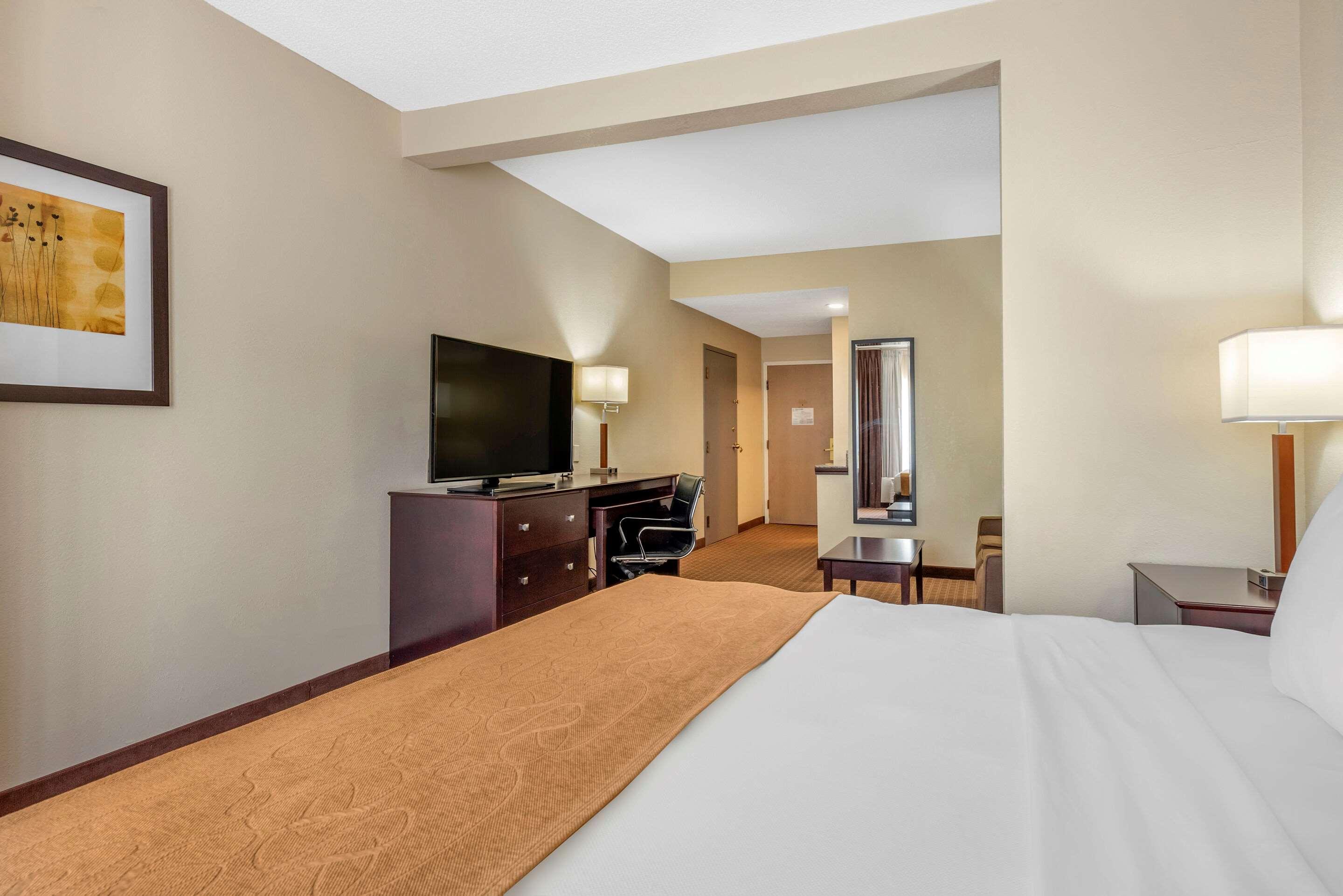 Comfort Suites Marion Buitenkant foto