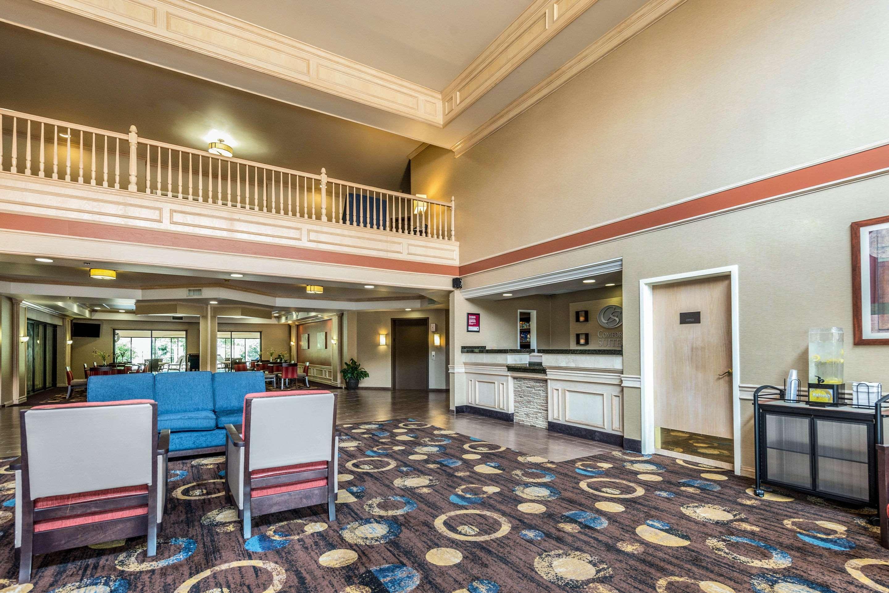 Comfort Suites Marion Buitenkant foto