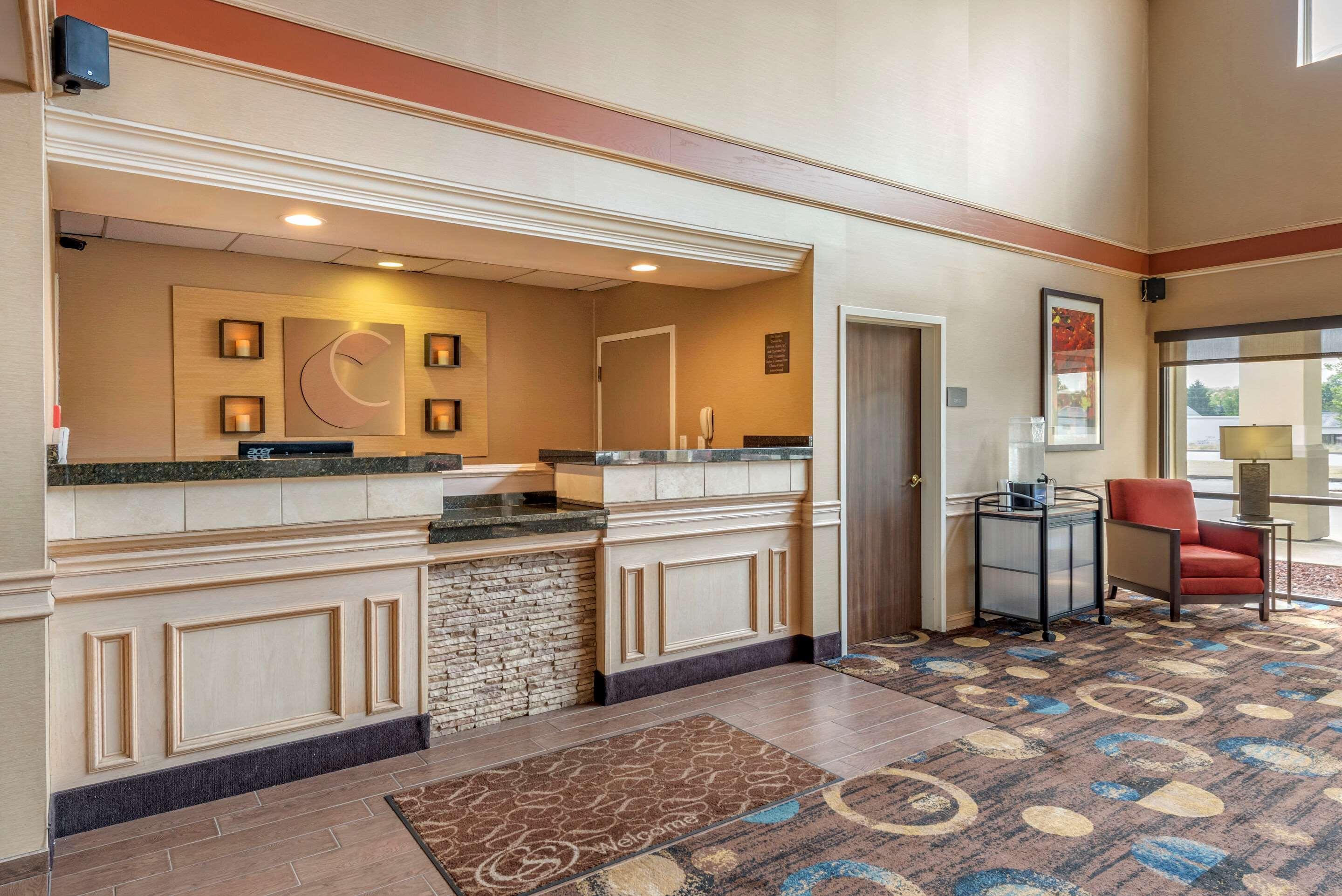 Comfort Suites Marion Buitenkant foto
