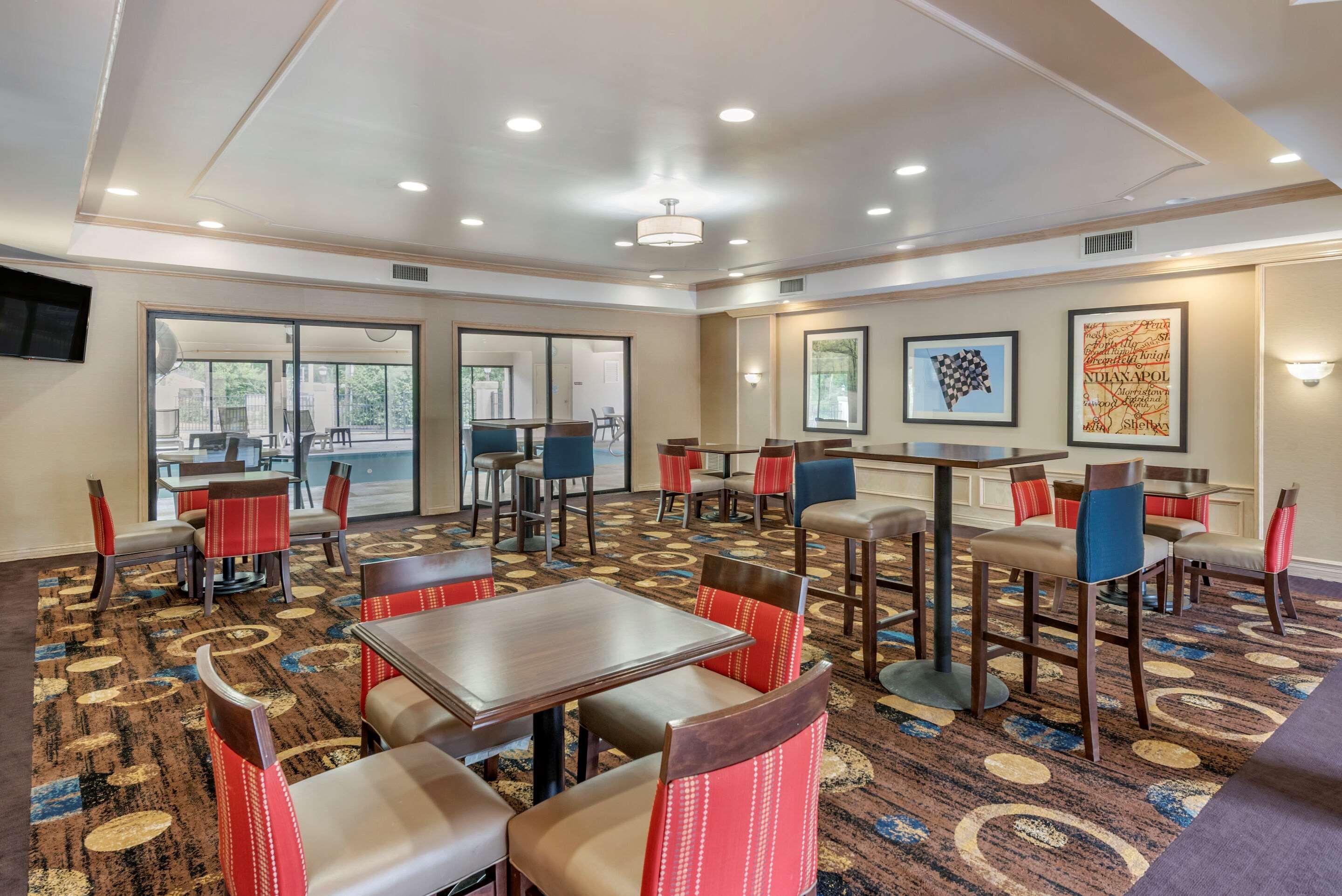 Comfort Suites Marion Buitenkant foto