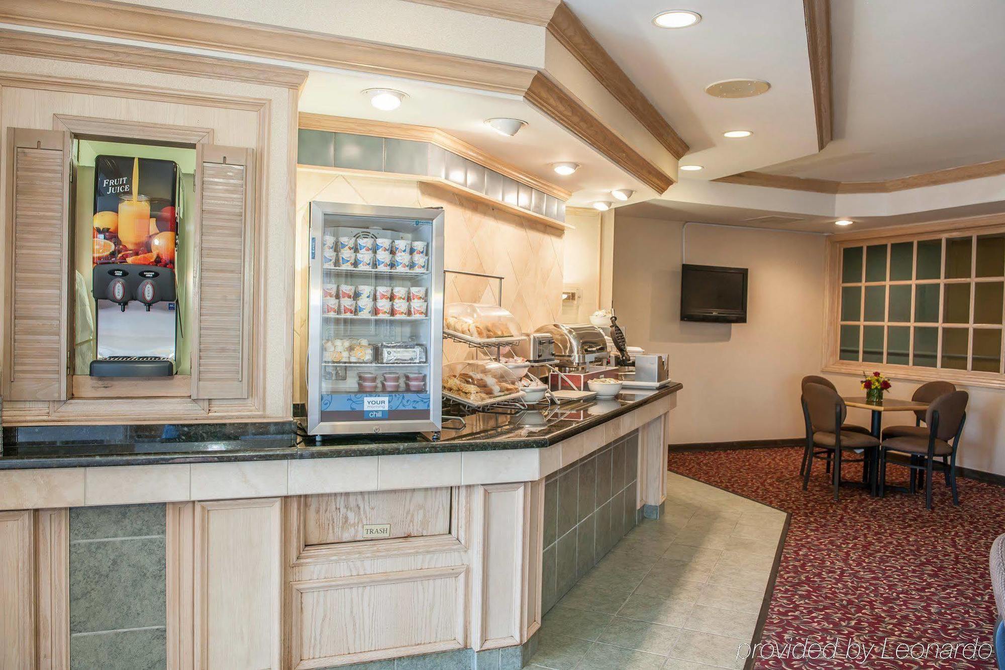 Comfort Suites Marion Buitenkant foto